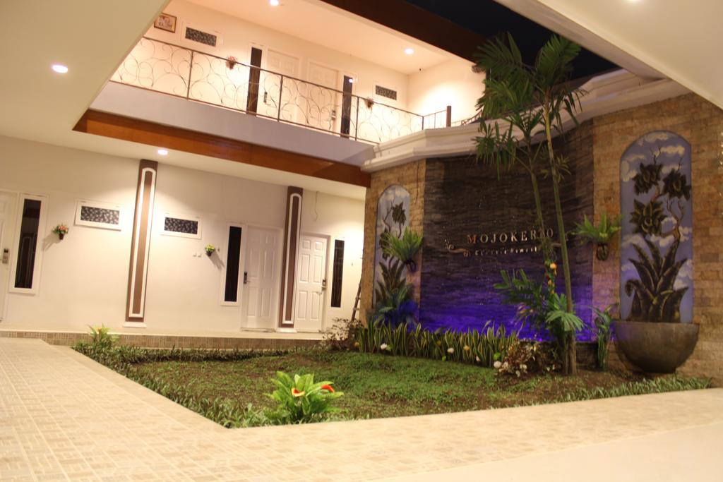 Mojokerto Classic Homestay Екстериор снимка