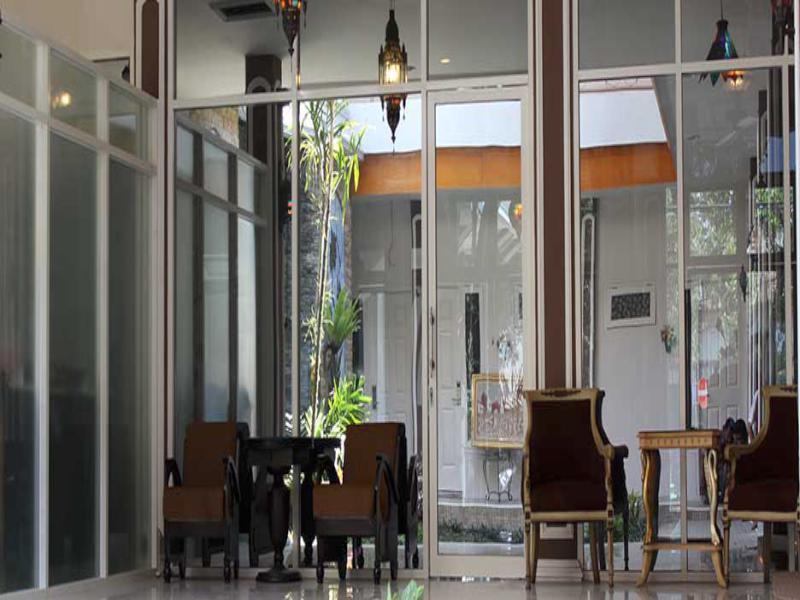 Mojokerto Classic Homestay Екстериор снимка