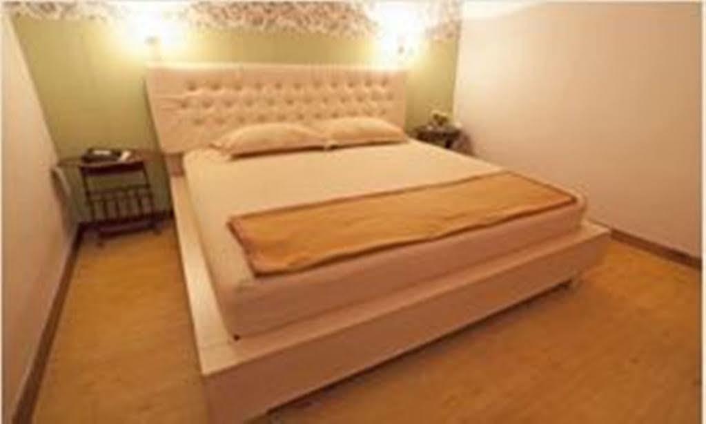 Mojokerto Classic Homestay Екстериор снимка